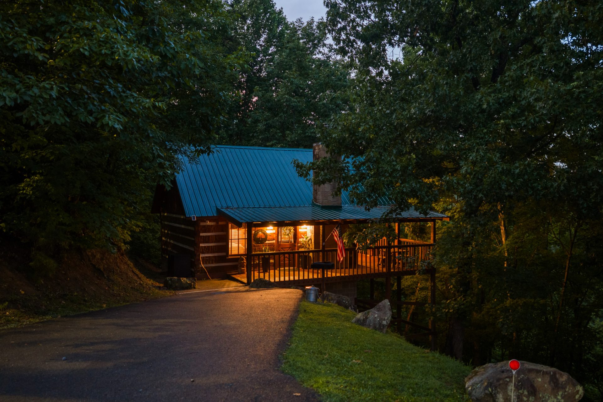 Twilight view of the driveway at Nestled Oaks cabin